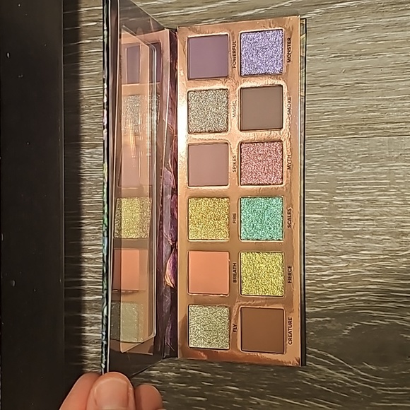 SOLD ON MERCARI- What's Up Beauty Dragon Eye pallet - Picture 2 of 4